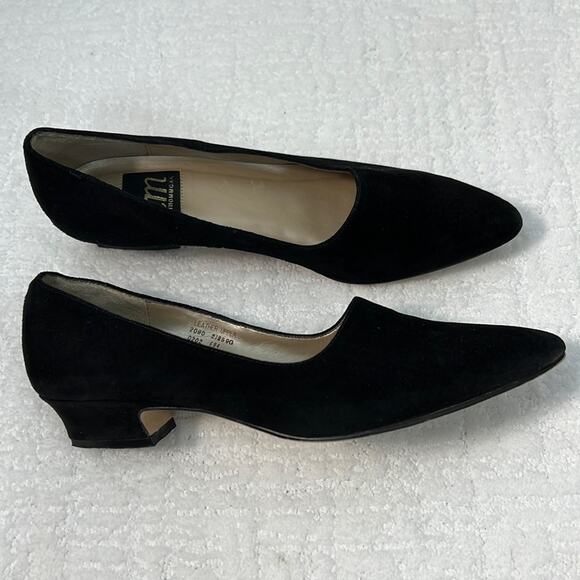 Thom McAn Shoes - ThomMcan black suede leather low heel pumps size 7